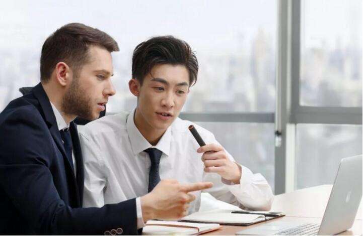 迷信海歸、教授、外國(guó)人